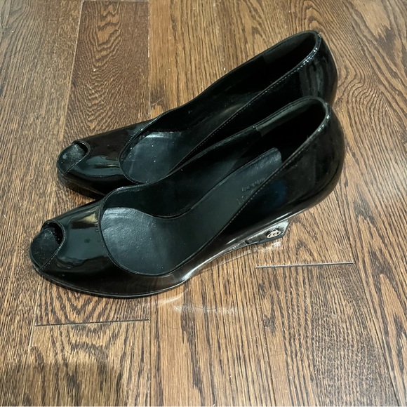 {Gucci} Patent Open Toed Wedges, 6.5 - Picture 5 of 6